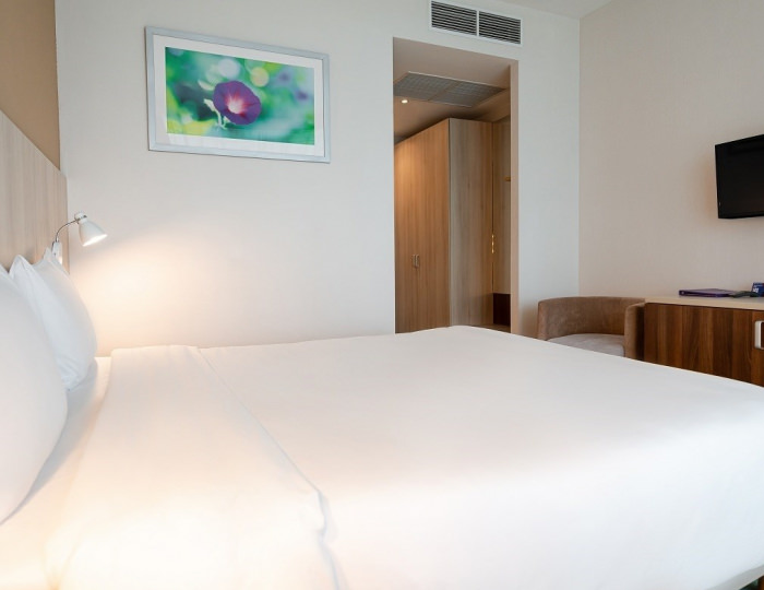 Стандарт с большой кроватью - Отель Omega Sirius / Омега Сириус